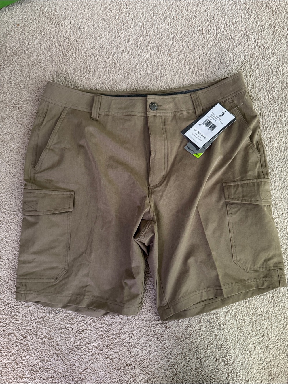 NWT-Men’s free country Khaki cargo shorts size 36